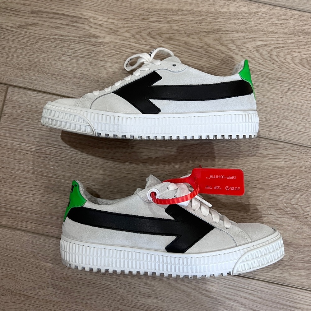 Off White Low Arrow Sneakers